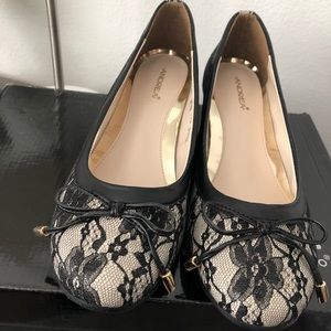 Brand New Black & Beige  floral Laced Wedges 💕❣️